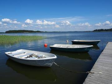 Фото номера Дом с 7 комнатами Дома для отпуска Rönnäs Seaside Resort г. Isnäs 2